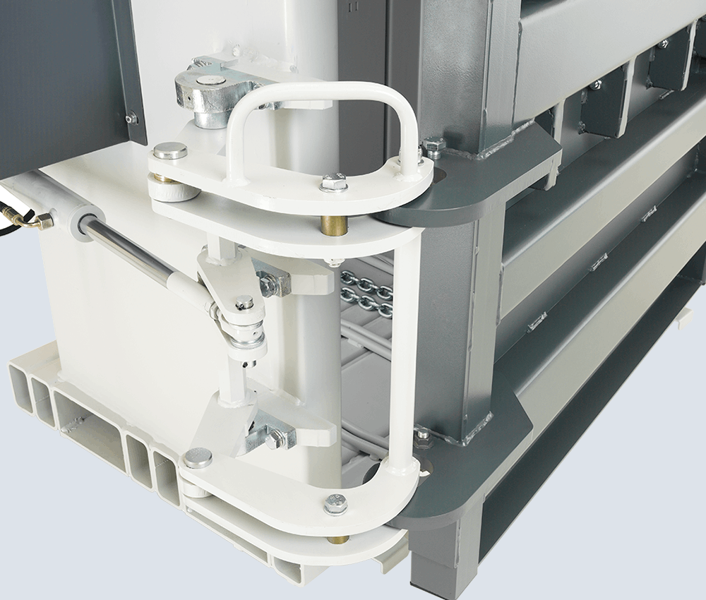 V pess 560 l Special profiles in the bale ejection door in the filling hatch and in the press ram form recesses in the bales